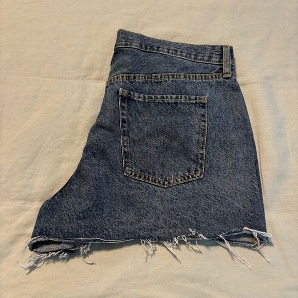 NWT 2 Pair of Old Navy High-Waisted Button-Fly Cut-Off Non-Stretch Jean Shorts - Picture 3 of 9